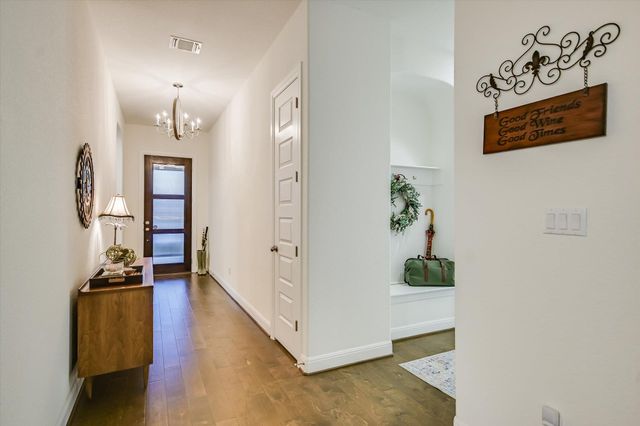 508 Peakside CIR, Dripping Springs, TX 78620