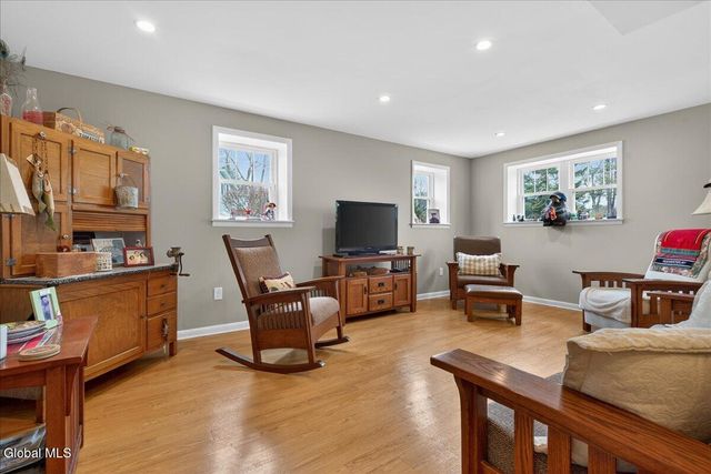11 Gregory Lane, Colonie, NY 12211
