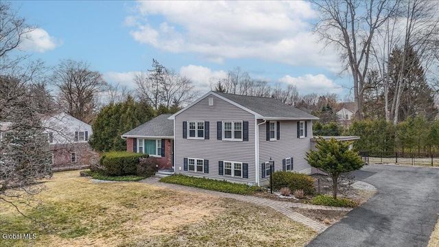 11 Gregory Lane, Colonie, NY 12211