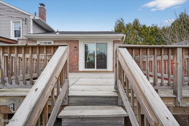 11 Gregory Lane, Colonie, NY 12211