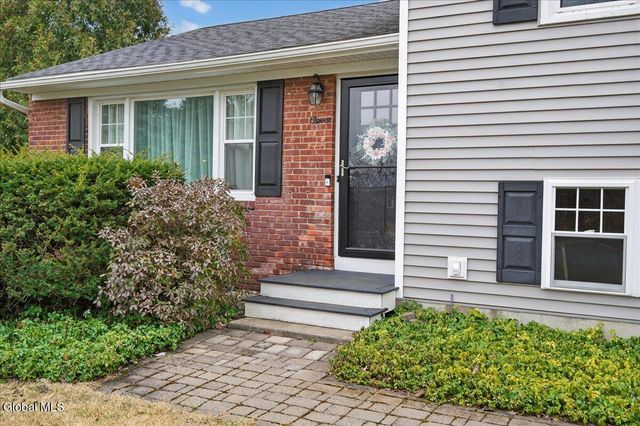 11 Gregory Lane, Colonie, NY 12211