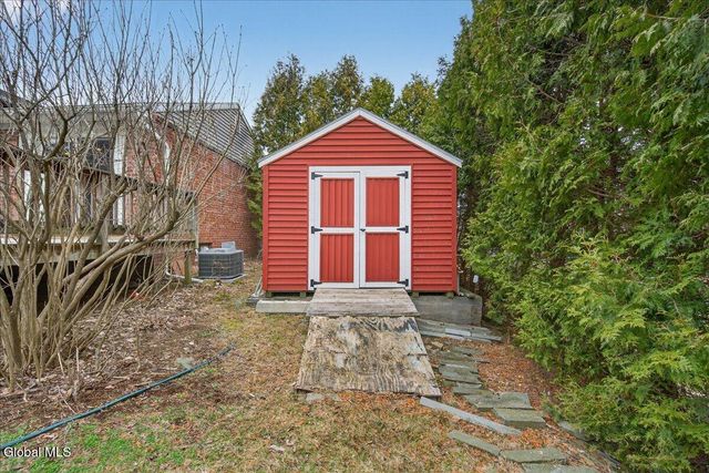 11 Gregory Lane, Colonie, NY 12211