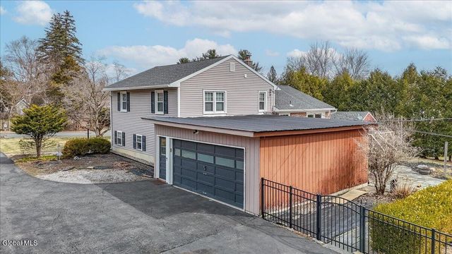 11 Gregory Lane, Colonie, NY 12211