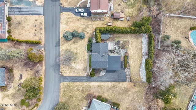 11 Gregory Lane, Colonie, NY 12211
