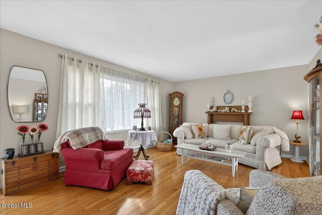 11 Gregory Lane, Colonie, NY 12211
