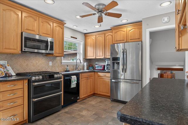 11 Gregory Lane, Colonie, NY 12211