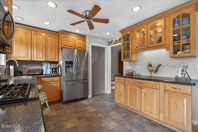 11 Gregory Lane, Colonie, NY 12211
