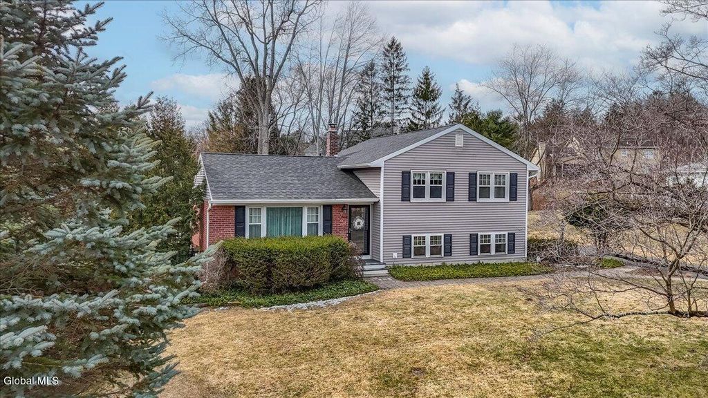 11 Gregory Lane, Colonie, NY 12211