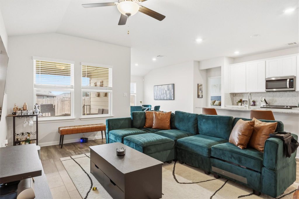162 El Capitan LOOP, Dripping Springs, TX 78620