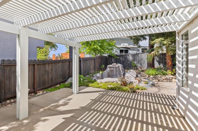 8337 Elegans Ct, Antelope, CA 95843
