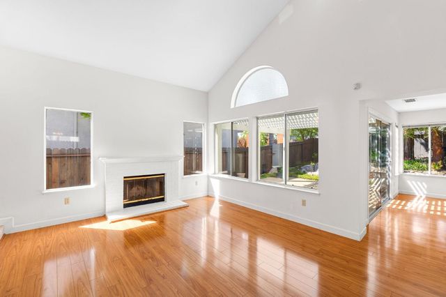 8337 Elegans Ct, Antelope, CA 95843