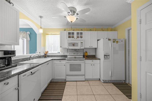 511 ALAMEDA AVENUE, Lady Lake, FL 32159