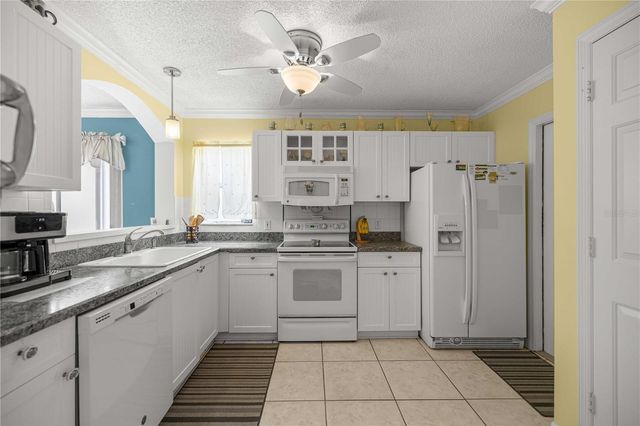 511 ALAMEDA AVENUE, Lady Lake, FL 32159