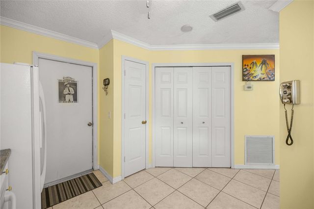 511 ALAMEDA AVENUE, Lady Lake, FL 32159