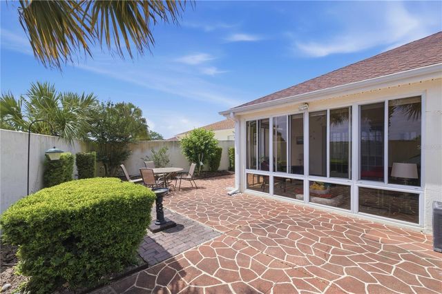 511 ALAMEDA AVENUE, Lady Lake, FL 32159