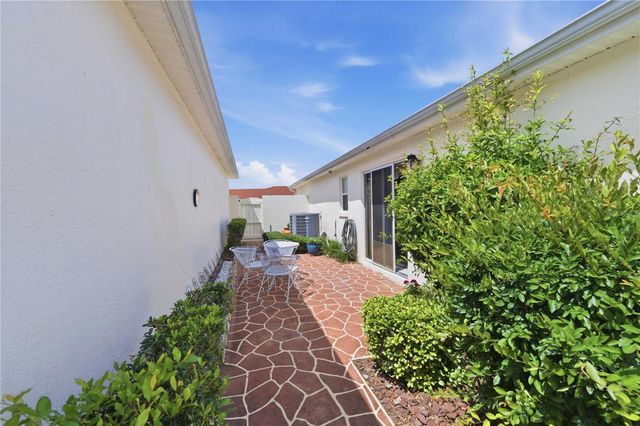 511 ALAMEDA AVENUE, Lady Lake, FL 32159