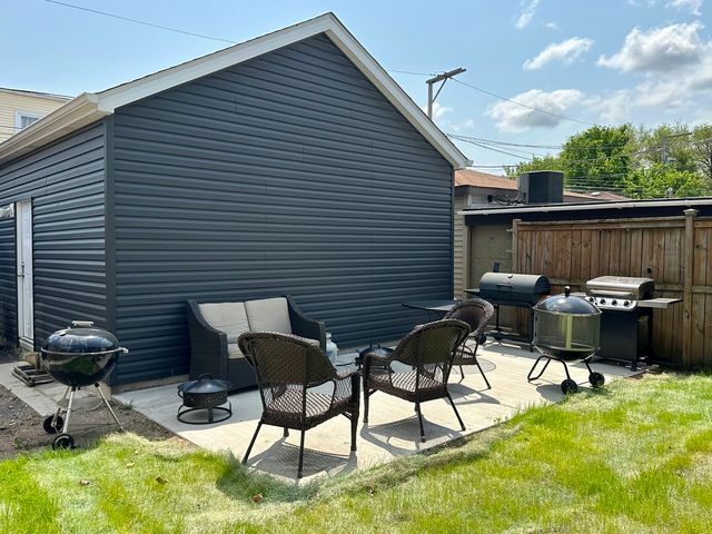 2233 N Lawler Avenue GDN, Chicago, IL 60639