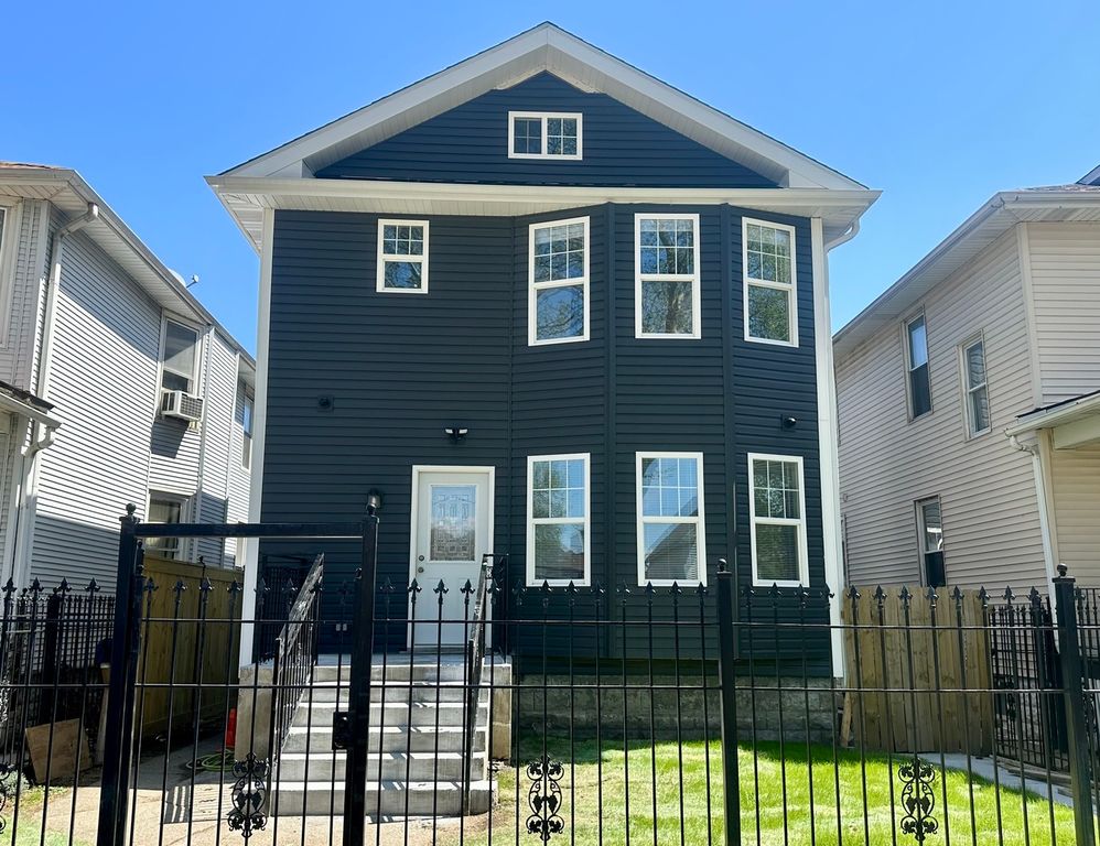 2233 N Lawler Avenue GDN, Chicago, IL 60639