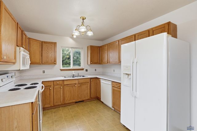 6535 ASTORIA CT, Summerset, SD 57769