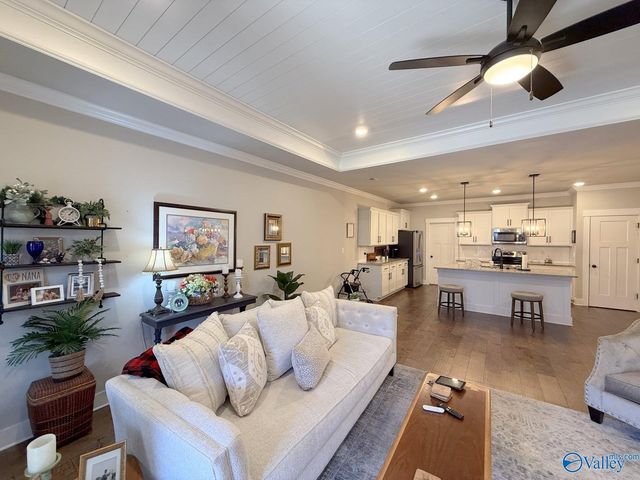 445 Legend Oak Way SW, Huntsville, AL 35824