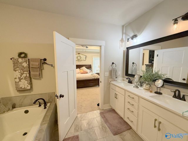 445 Legend Oak Way SW, Huntsville, AL 35824