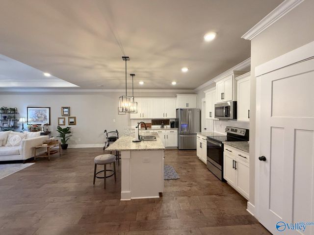 445 Legend Oak Way SW, Huntsville, AL 35824