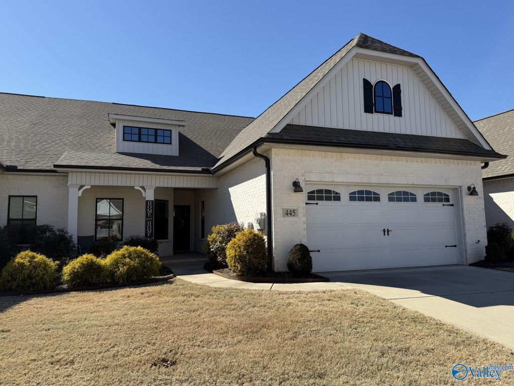 445 Legend Oak Way SW, Huntsville, AL 35824