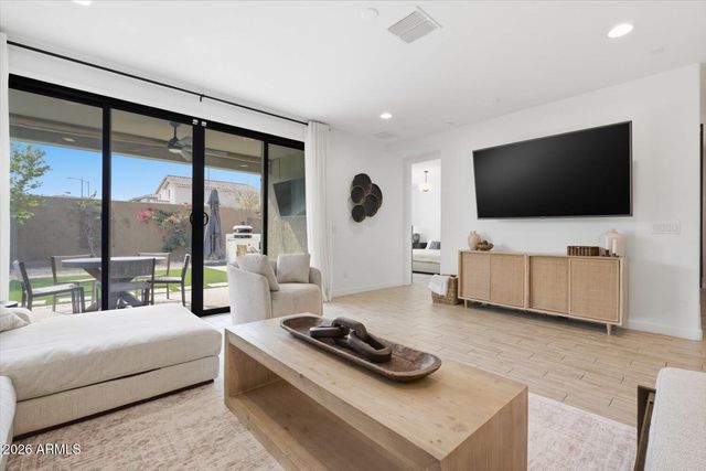 1329 E IRWIN Avenue, Phoenix, AZ 85042