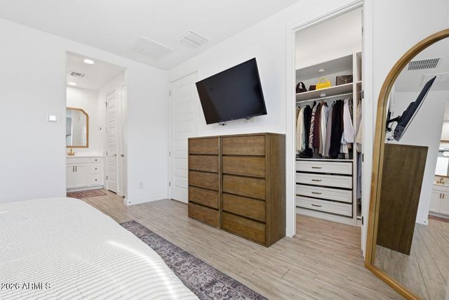 1329 E IRWIN Avenue, Phoenix, AZ 85042