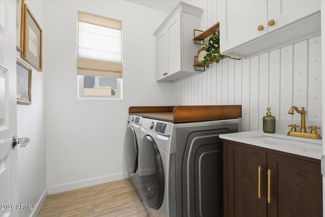 1329 E IRWIN Avenue, Phoenix, AZ 85042