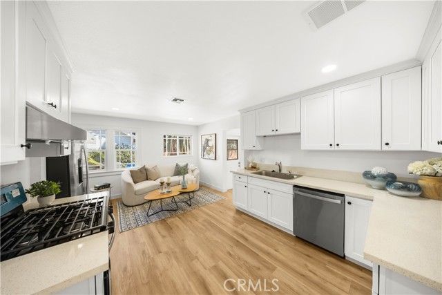 332 Chester Pl, Pomona, CA 91768