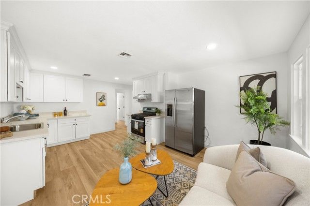 332 Chester Pl, Pomona, CA 91768