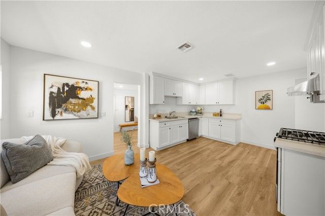 332 Chester Pl, Pomona, CA 91768