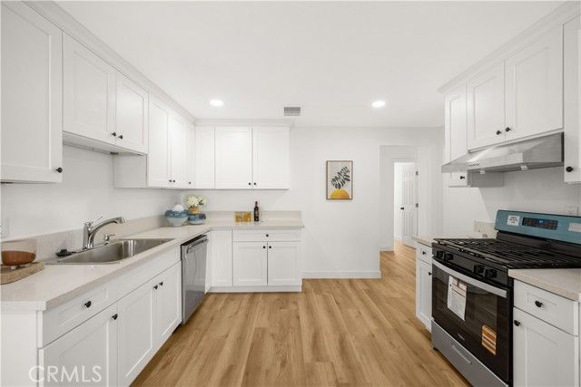 332 Chester Pl, Pomona, CA 91768