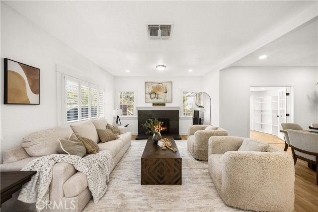 332 Chester Pl, Pomona, CA 91768