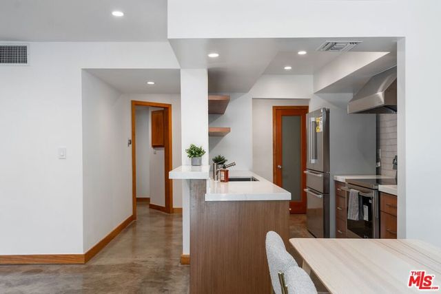 1215 N Olive Drive 210, West Hollywood, CA 90069