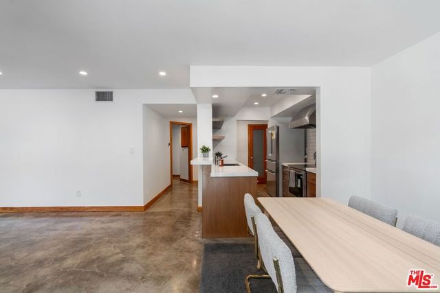 1215 N Olive Drive 210, West Hollywood, CA 90069