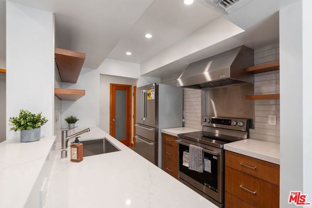 1215 N Olive Drive 210, West Hollywood, CA 90069