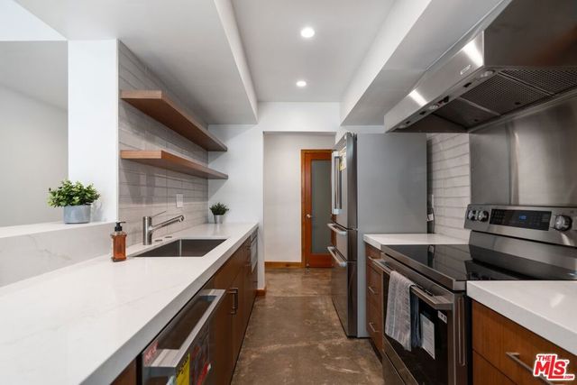 1215 N Olive Drive 210, West Hollywood, CA 90069