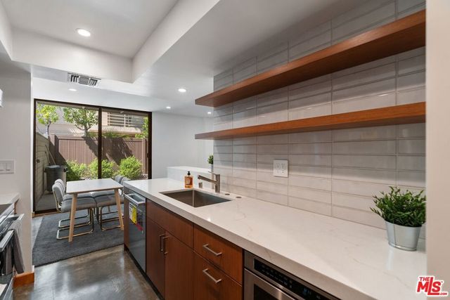 1215 N Olive Drive 210, West Hollywood, CA 90069