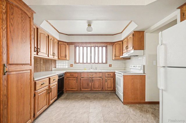 13563 Moceri Circle, Warren, MI 48088