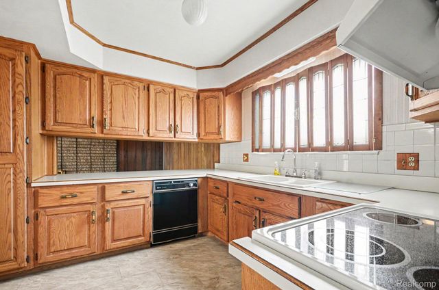 13563 Moceri Circle, Warren, MI 48088