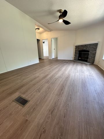7287 Pinewood Rd, Nunnelly, TN 37137