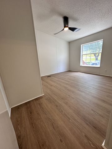 7287 Pinewood Rd, Nunnelly, TN 37137