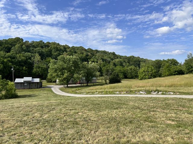 7287 Pinewood Rd, Nunnelly, TN 37137