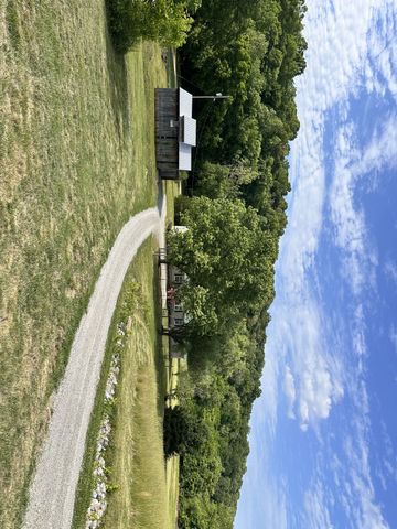7287 Pinewood Rd, Nunnelly, TN 37137
