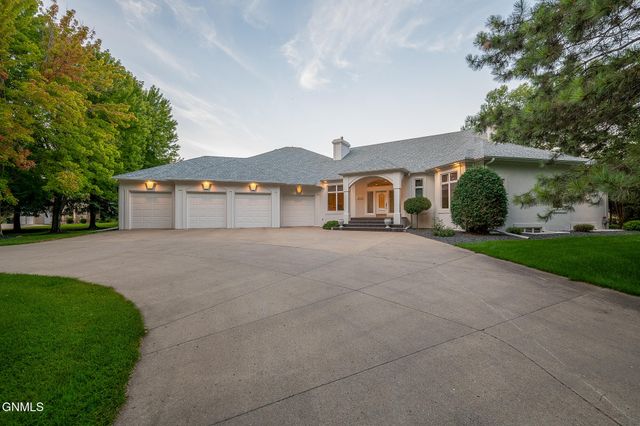 2101 Harbor Drive, Bismarck, ND 58504 property photo