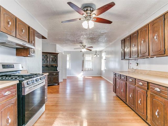 916 N Pine Street, Midwest City, OK 73130