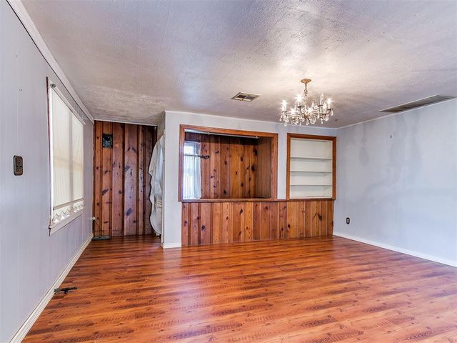 916 N Pine Street, Midwest City, OK 73130