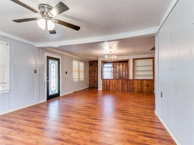 916 N Pine Street, Midwest City, OK 73130